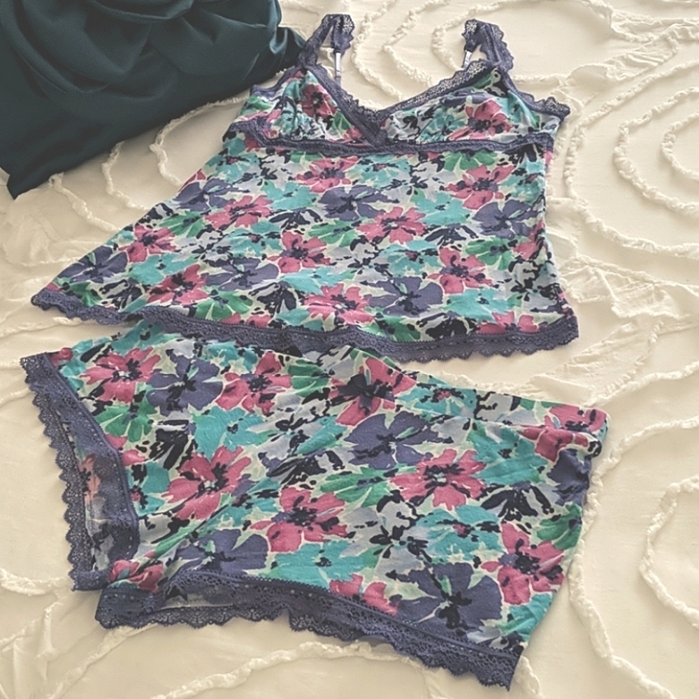 Valerie Bertinelli two piece pajama set